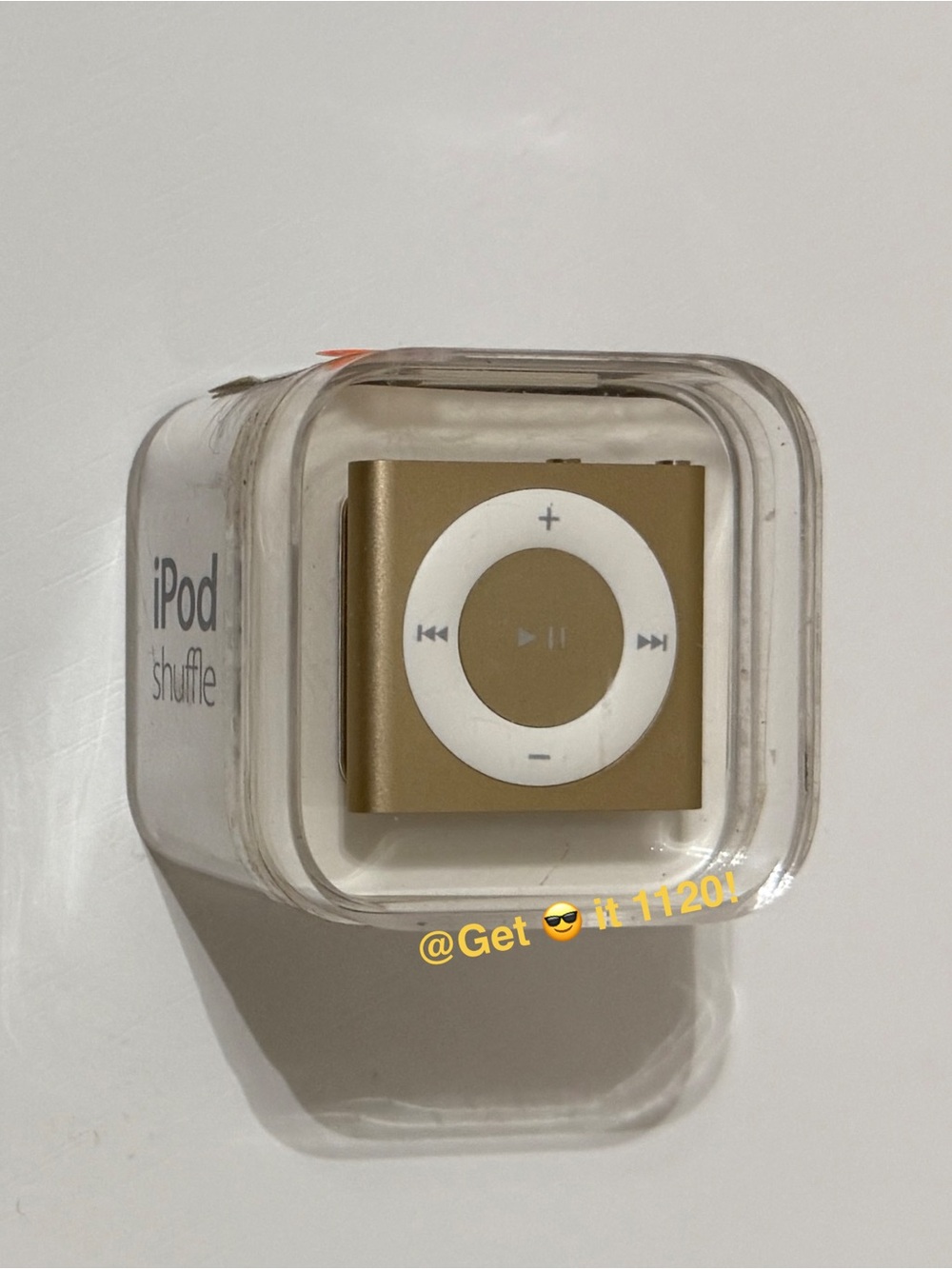 Apple iPod Shuffle 4th Generation 2 GB Gold Model A1373